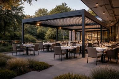 Luxa 700 Lamellendach über einer verglasten Lounge-Terrasse