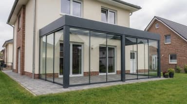 Luxa WG geschlossener Wintergarten mit Vollverglasung an einem Wohnhaus