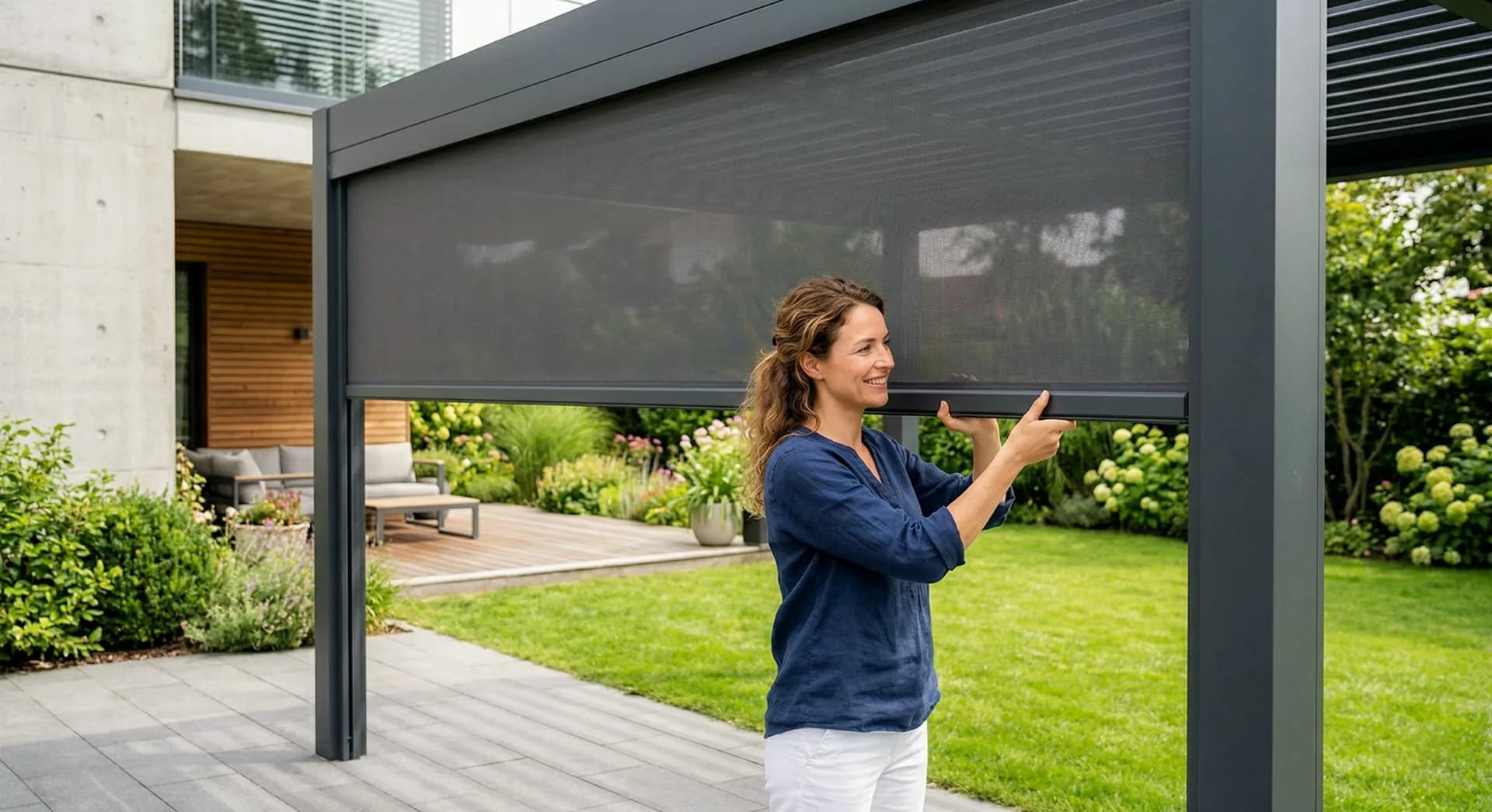 Luxa Tela 100M Zip Screen with Manual Control
